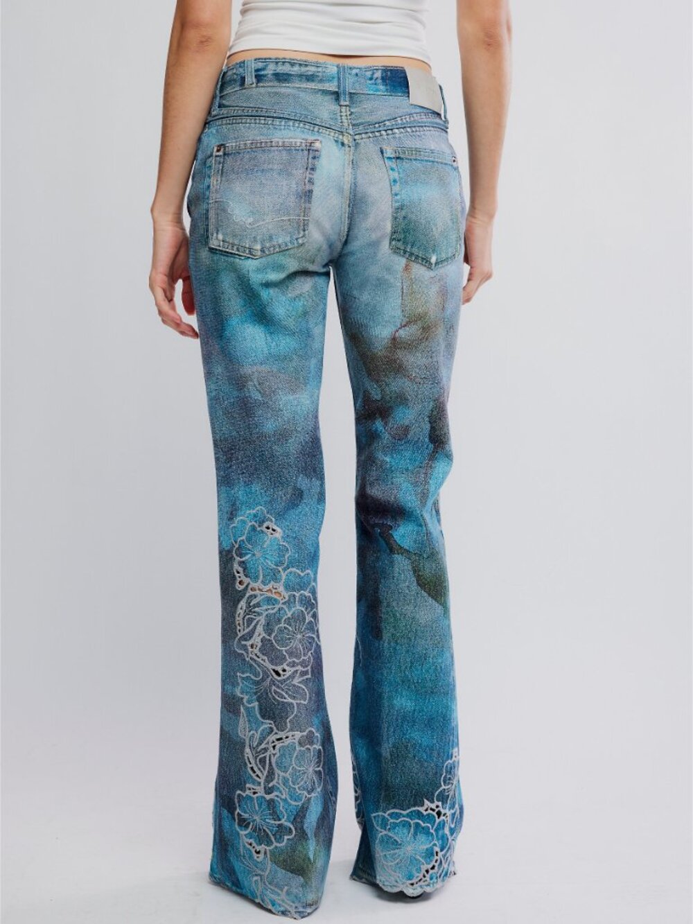 FREE PEOPLE West Coast Illusions & Cutwork Jeans / Watercolor Bloom - Picture 4 of 9